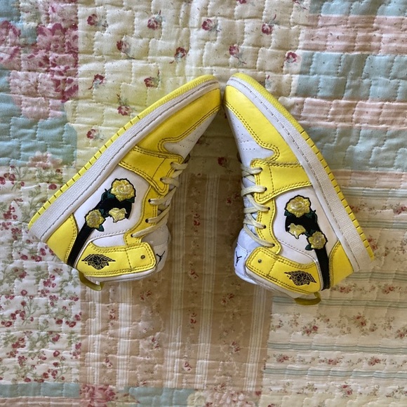 Air Jordan 1 Mid SE Dynamic Yellow Floral AV5173-700 Size 13.5 C - Picture 9 of 13